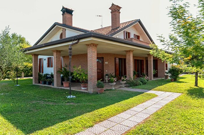 Casa con 6 locali in vendita in Via Antonio Gramsci, Solesino