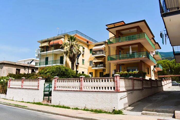 Appartamento quadrilocale in vendita in Via Cristoforo Colombo, Fuscaldo