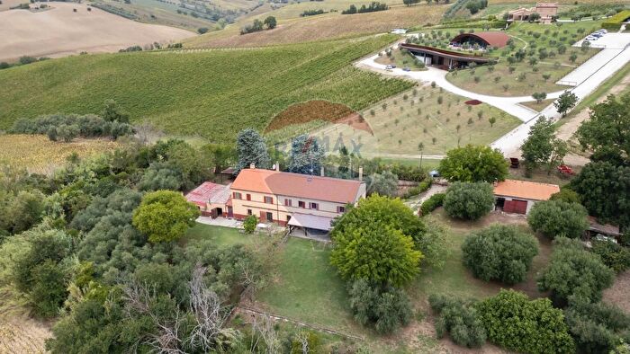 Appartamento con 8 locali in vendita in Via Serra, San Marcello