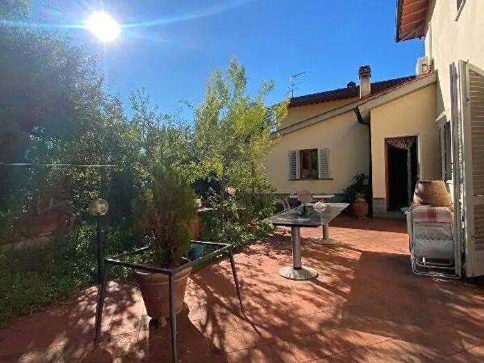 Casa con 10 locali in vendita in Empoli
