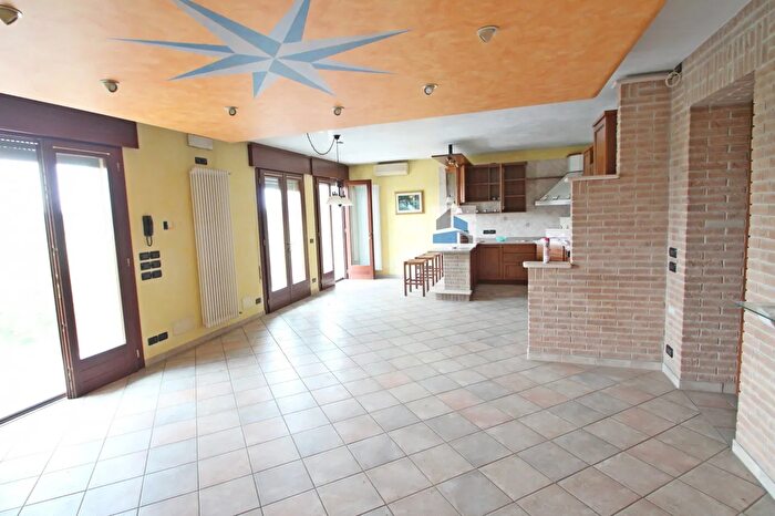 Casa con 5 locali in vendita in Via Cavin di Sala, Santa Maria Di Sala