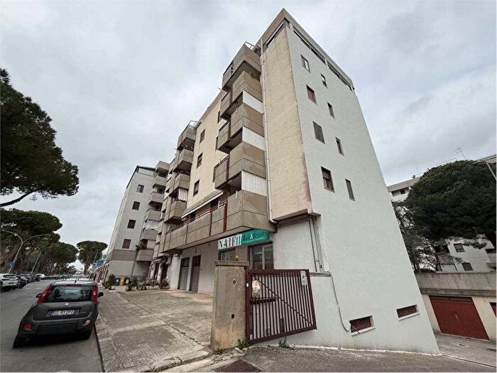 Appartamento trilocale in affitto in Viale Belgio, Bozzano, Brindisi