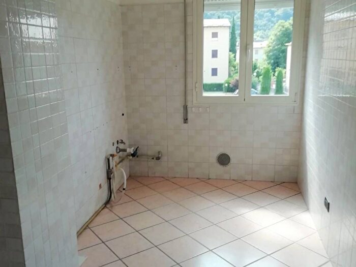 Appartamento quadrilocale in affitto in Via Tonio da Belledo, Belledo, Lecco