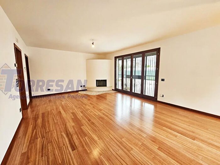 Casa con 6 locali in vendita in Via Alcide De Gasperi B, Noventa Padovana