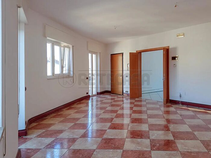 Appartamento con 7 locali in affitto in Via Castello, Monteviale
