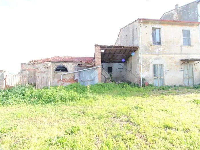 Casa con 8 locali in vendita in Via Santa Lucia, Cascina