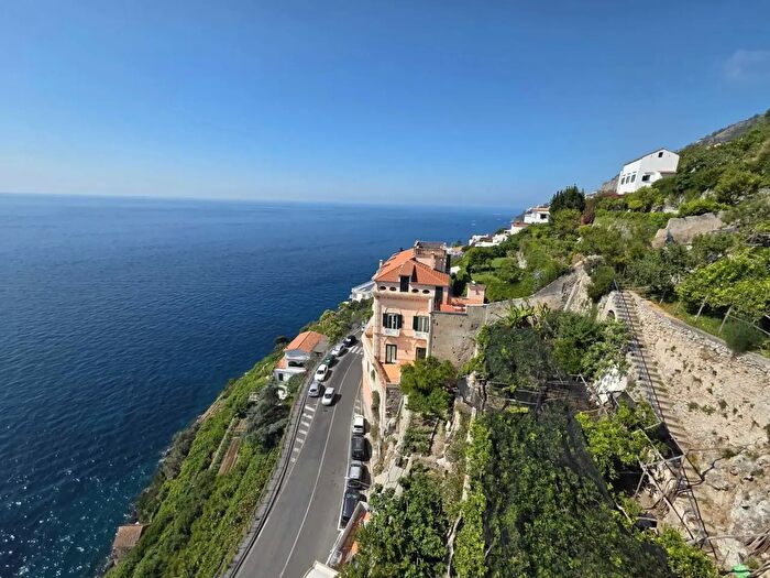 Appartamento con 5 locali in vendita in Via Mauro Comite, Amalfi