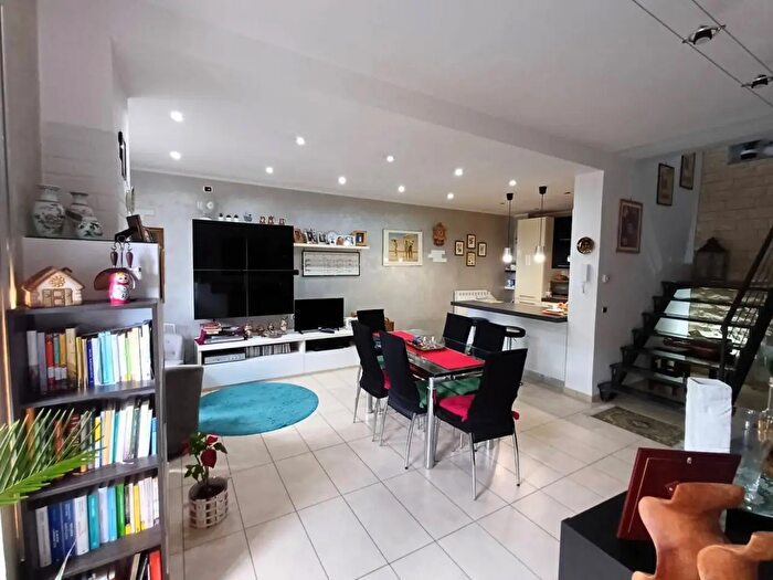 Appartamento con 5 locali in vendita in Viale Regina Margherita, Caprarola