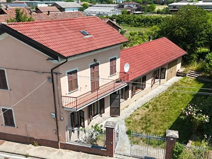 Casa con 7 locali in vendita in Rivalta Bormida