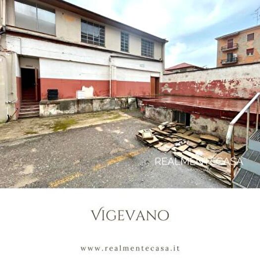 Casa con 6 locali in vendita in Via Madonna Sette Dolori, Vigevano