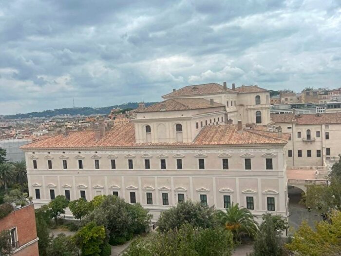 Appartamento con 5 locali in affitto in Piazza Barberini, Vittorio Veneto, Roma