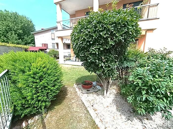 Appartamento quadrilocale in vendita in Via Val Camonica a, Lainate