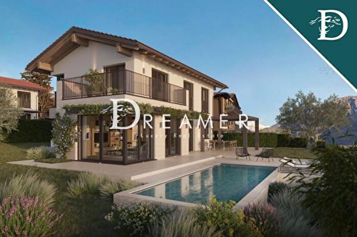 Casa con 6 locali in vendita in Via Carlo Lomazzi, Tremezzina