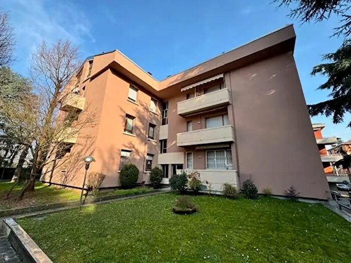 Appartamento con 10 locali in vendita in Parma