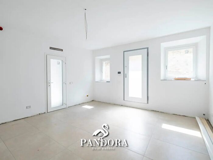 Casa in vendita in Via Gallidabino Cesare, Somma Lombardo