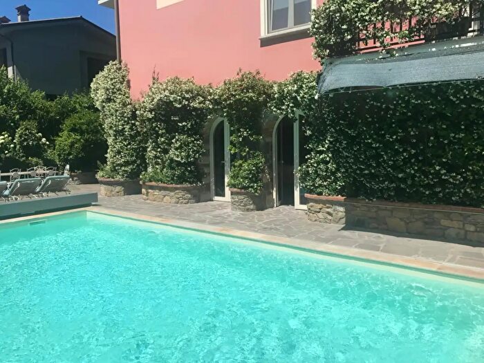 Casa con 8 locali in vendita in Viale Pietro Mascagni, CastellArquato