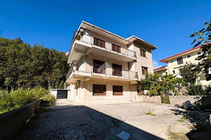 Casa con 6 locali in vendita in Via Pantani, Acquappesa