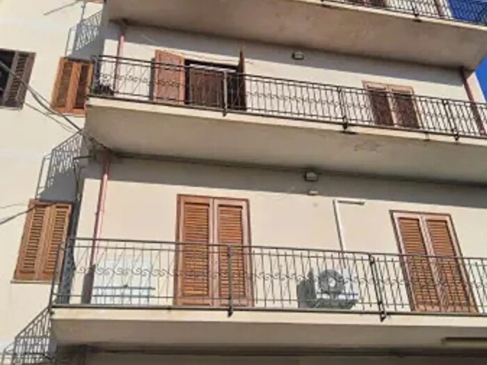 Appartamento trilocale in vendita in Via Gioacchino da Fiore, Monasterace