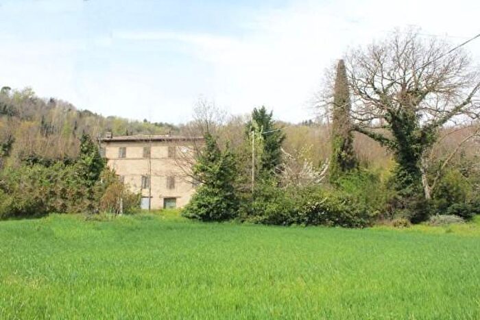 Casa con 6 locali in vendita in Vallefoglia