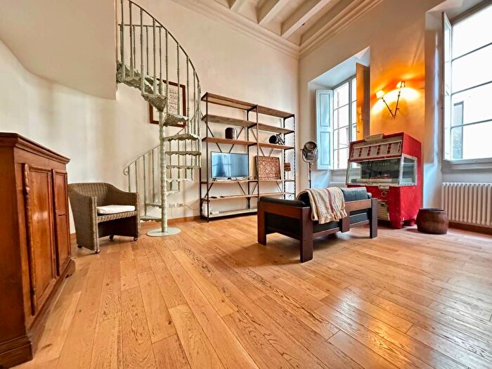 Appartamento trilocale in affitto in Via dellAnguillara, Signoria Uffizi, Firenze