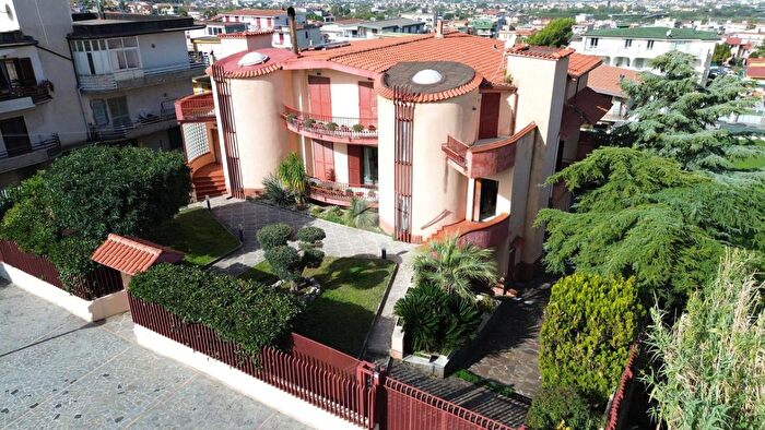 Casa con 7 locali in vendita in Via Alessandro Manzoni, Pollena Trocchia