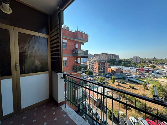 Appartamento trilocale in affitto in Via Renato Simoni, Monti Tiburtini, Roma
