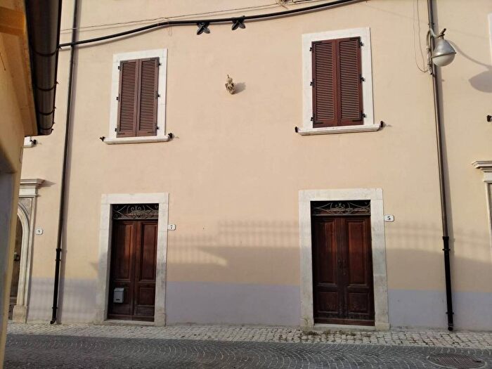 Appartamento trilocale in affitto in Via Santa Chiara d'Acquili, Duomo Fontana Luminosa, L'Aquila