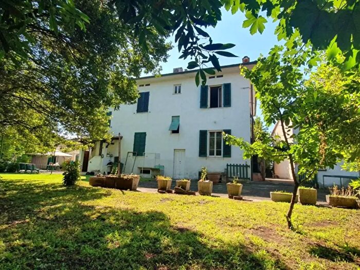 Casa con 5 locali in vendita in di Salicchi, Lucca