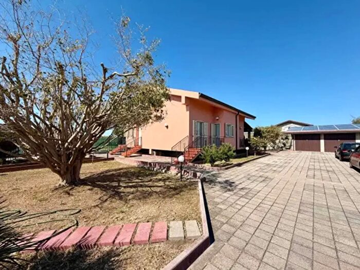 Casa con 6 locali in vendita in Via Spine Sante, Barcellona Pozzo Di Gotto