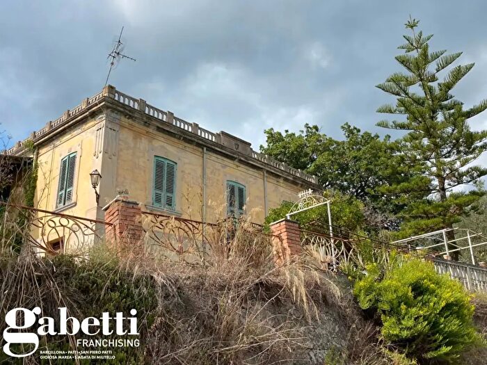 Casa quadrilocale in vendita in Contrada Rocche, San Piero Patti