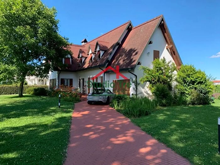 Casa con 7 locali in vendita in Viale della Resistenza, Quarto DAltino