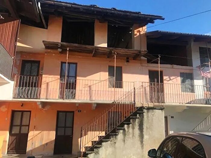 Casa con 11 locali in vendita in Borgata Selvaggio Sopra Coazze, Giaveno