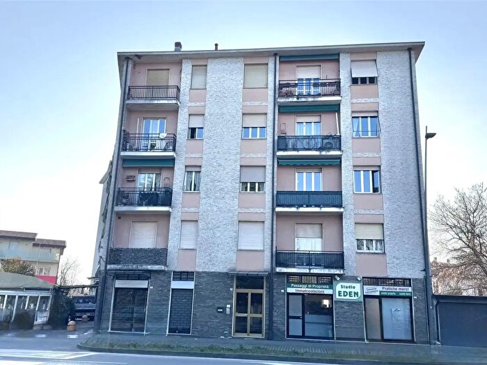 Appartamento trilocale in vendita in Via Maggi, Lesmo