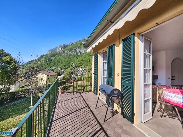 Appartamento bilocale in vendita in Via Giussana, Lierna