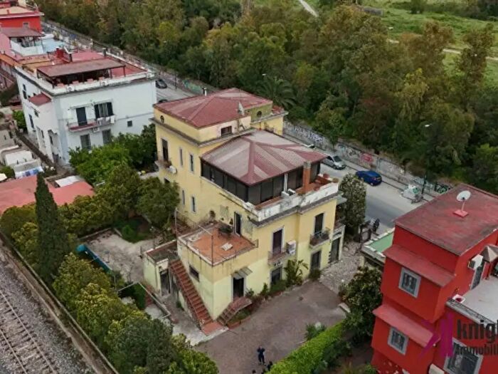 Casa con 6 locali in vendita in Via Nuova Bagnoli, Napoli