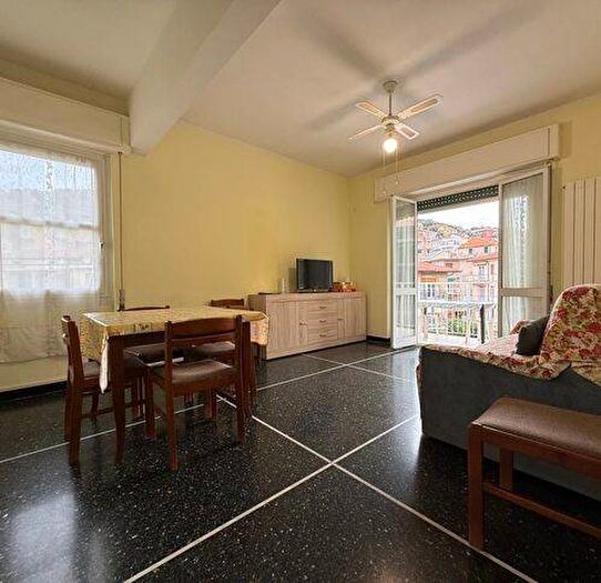 Appartamento quadrilocale in affitto in Vico Della Madonna, Centro, Finale Ligure