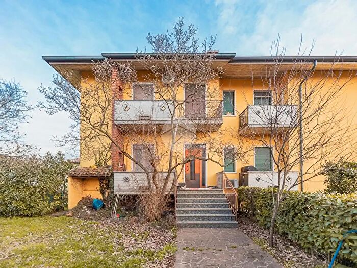 Casa con 5 locali in vendita in Villafranca Di Verona