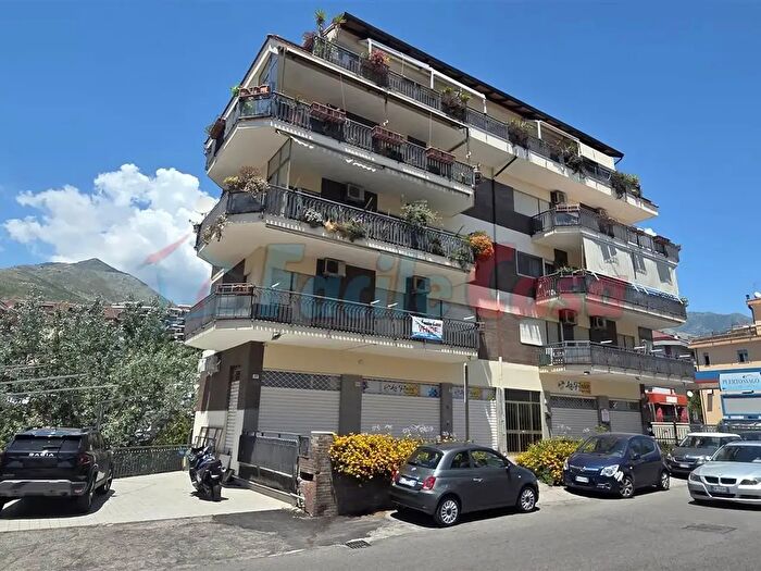 Appartamento trilocale in vendita in Via Ferrucci, Formia