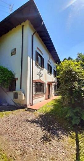 Casa con 6 locali in vendita in Via Campaccio, Taino