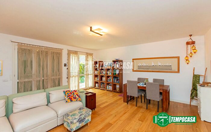 Appartamento trilocale in vendita in Viale Lombardia, Busto Arsizio