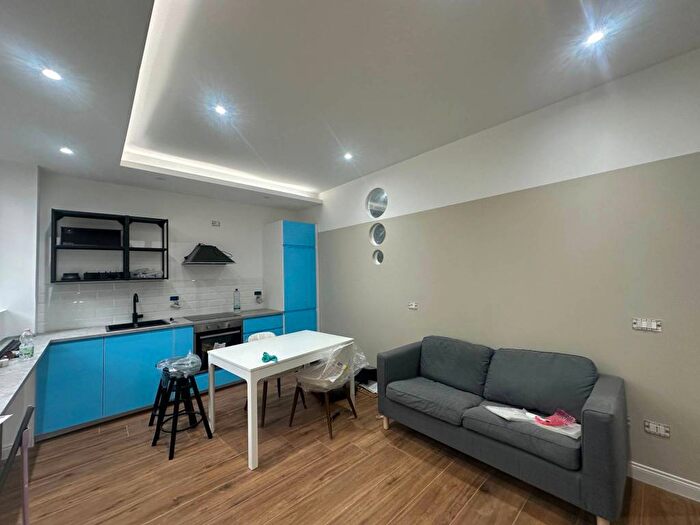 Appartamento bilocale in affitto in Via Benedetto Menzini, Piazzale Siena, Milano