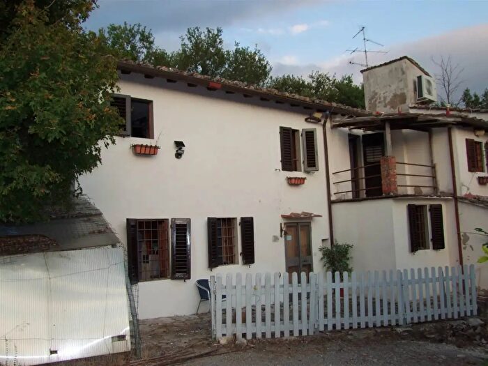 Casa quadrilocale in vendita in Pontassieve