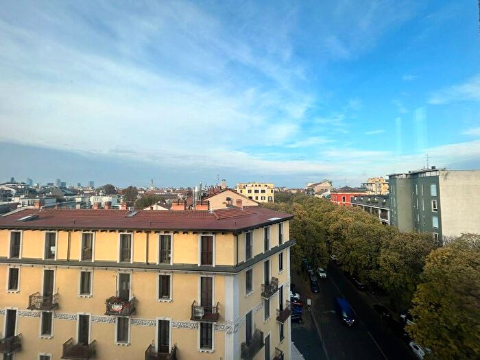 Appartamento trilocale in affitto in Via Spartaco, Cadore, Milano