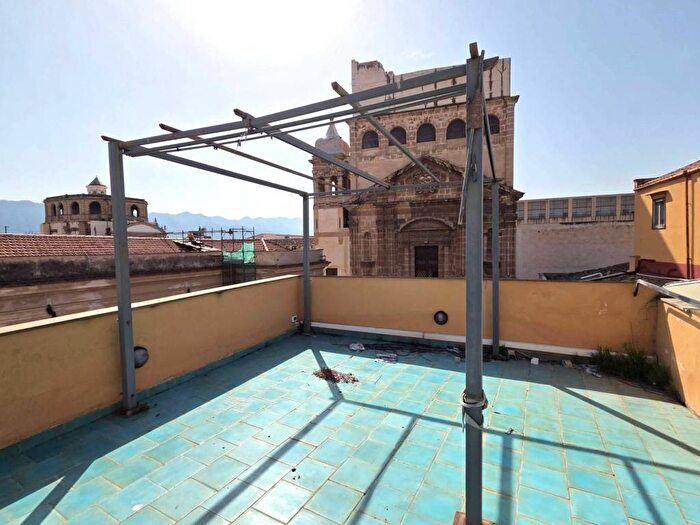 Appartamento con 6 locali in affitto in Via Montevergini, Tribunale, Palermo