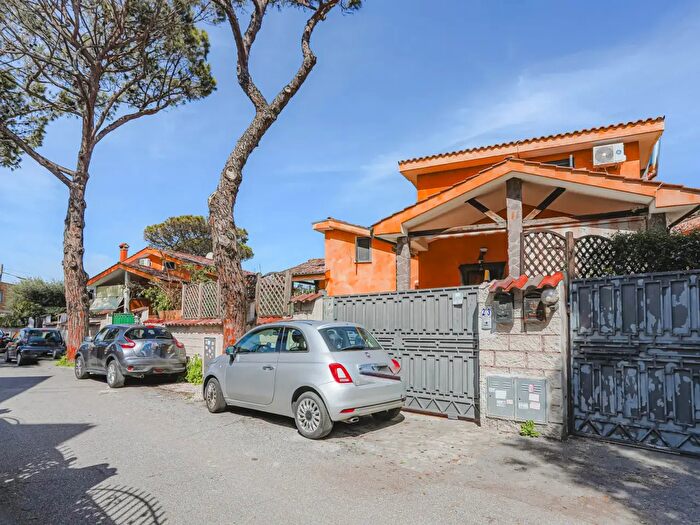 Casa con 5 locali in vendita in Via Monte Cauriol, Fiumicino