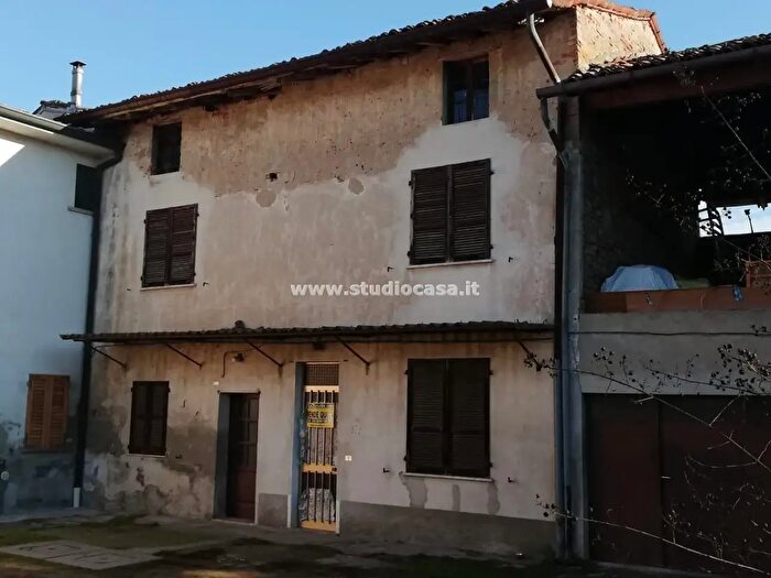 Casa con 7 locali in vendita in Via Carelli, Crespiatica