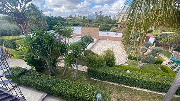 Casa quadrilocale in vendita in Contrada Bosco Falconeria Partinico Palermo, Partinico