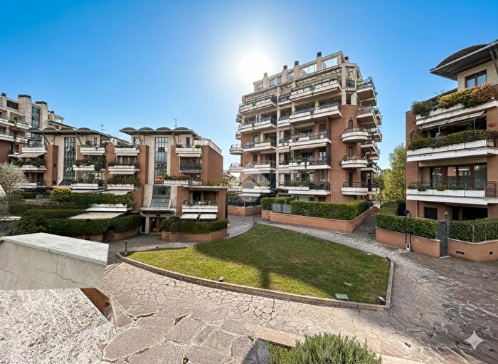 Appartamento trilocale in vendita in Via Giorgio Vigolo, Roma