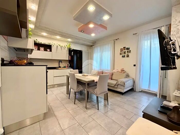 Appartamento trilocale in vendita in Viale Tirreno, Chioggia