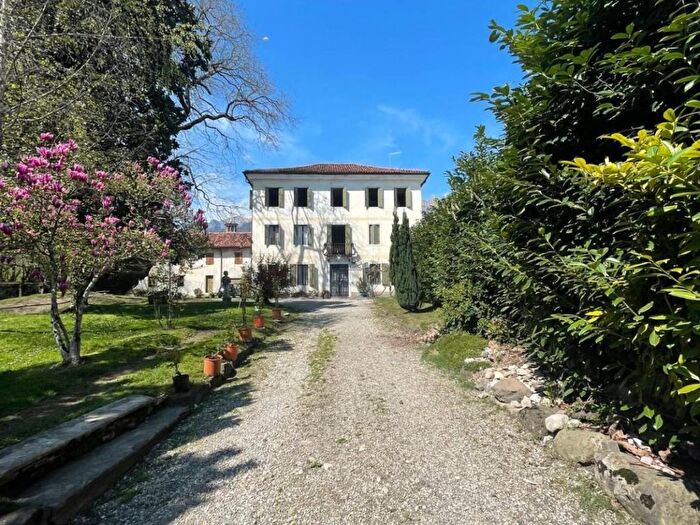 Appartamento con 5 locali in affitto in Centro, Feltre